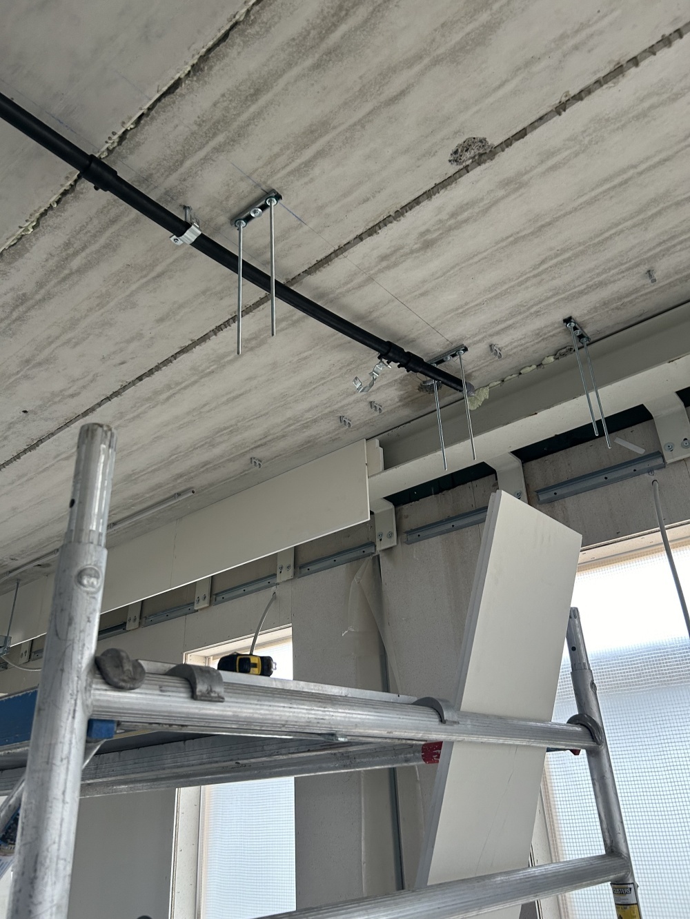 afgewerkte muur met brandwerende coating